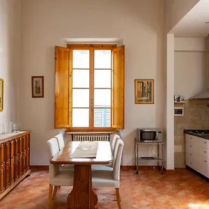 Lovely One Bedroom Nearby Ponte Vecchio , Florence Italy